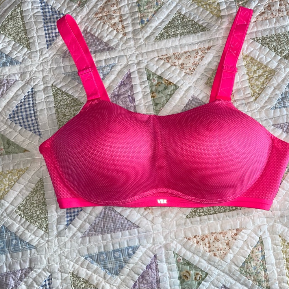 Victoria Secret sport bra nwot